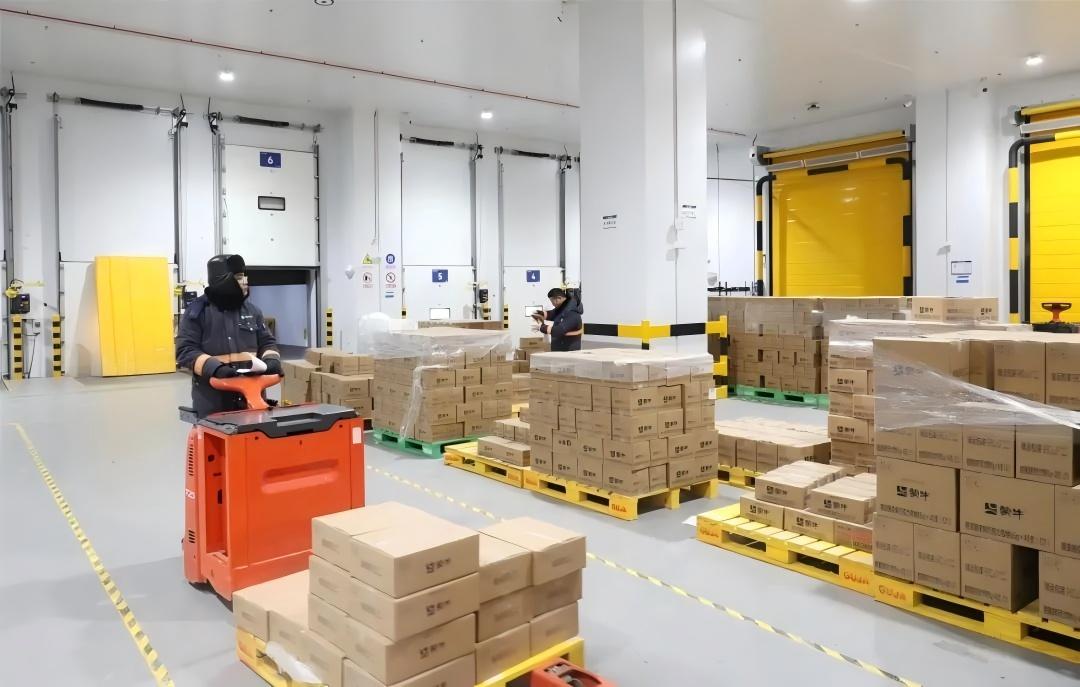 Cold chain storage internal operations