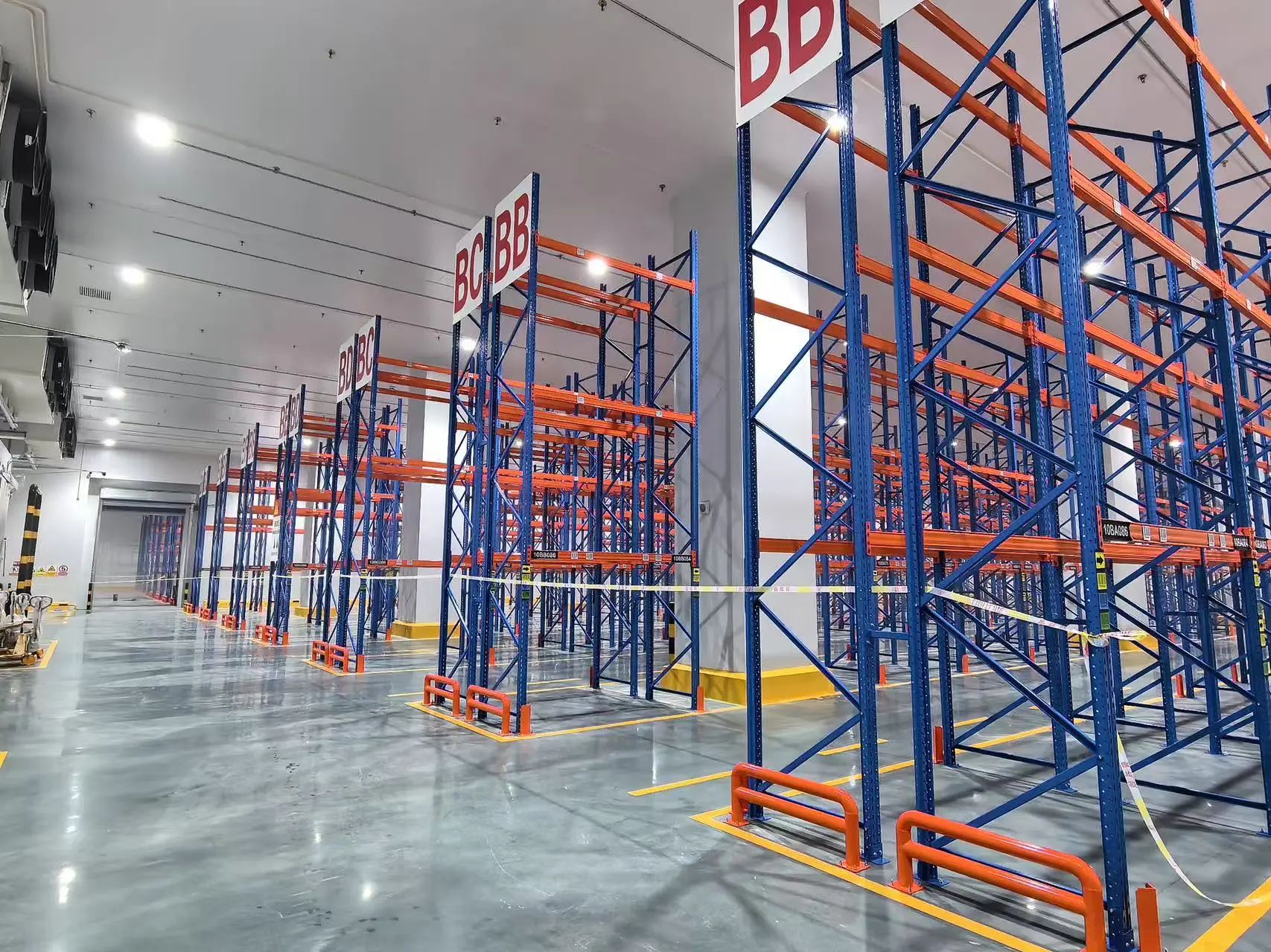 Polyurethane insulated panels wall setup